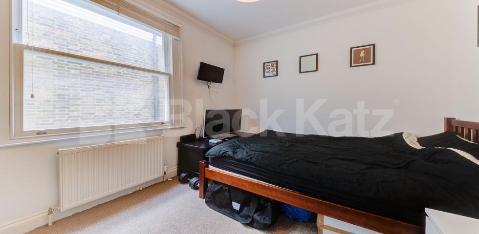 Lovely three bed with modern fixtures and fittings mins to tube & shops Hillmarton Road, Caledonian Road